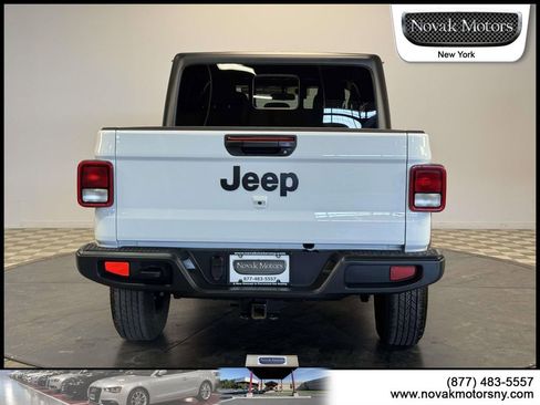Used 2022 Jeep Gladiator Sport AWD/4WD image 9