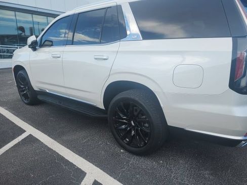 Used 2022 Cadillac Escalade Luxury w/ LPO, Illumination Package RWD image 2
