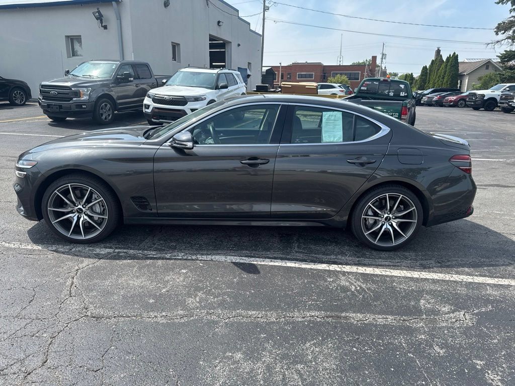 Used 2025 Genesis G70 2.5T AWD/4WD image 13