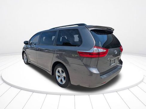 Used 2019 Toyota Sienna LE FWD image 6