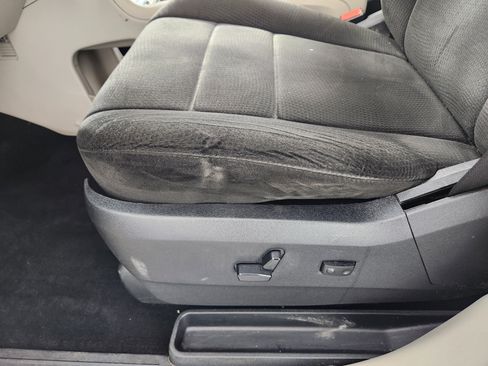 Used 2012 Dodge Grand Caravan SXT FWD image 13