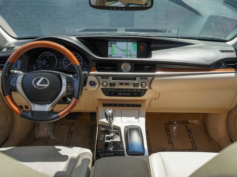 Used 2015 Lexus ES 300h w/ Navigation System Package FWD image 14