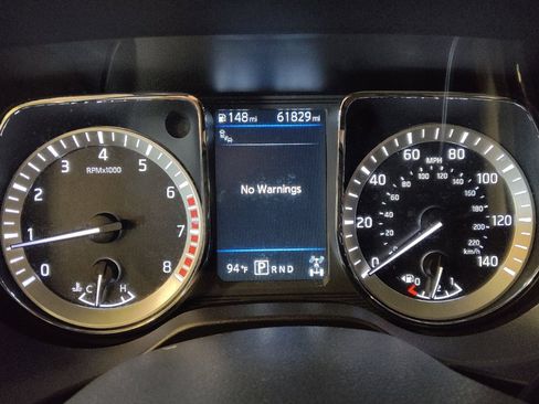 Used 2019 Nissan Titan SV w/ SV Convenience Package AWD/4WD image 23