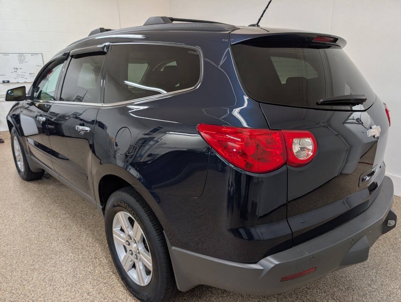 Used 2012 Chevrolet Traverse LT FWD image 3