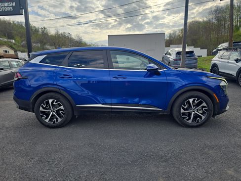 Used 2023 Kia Sportage EX image 3