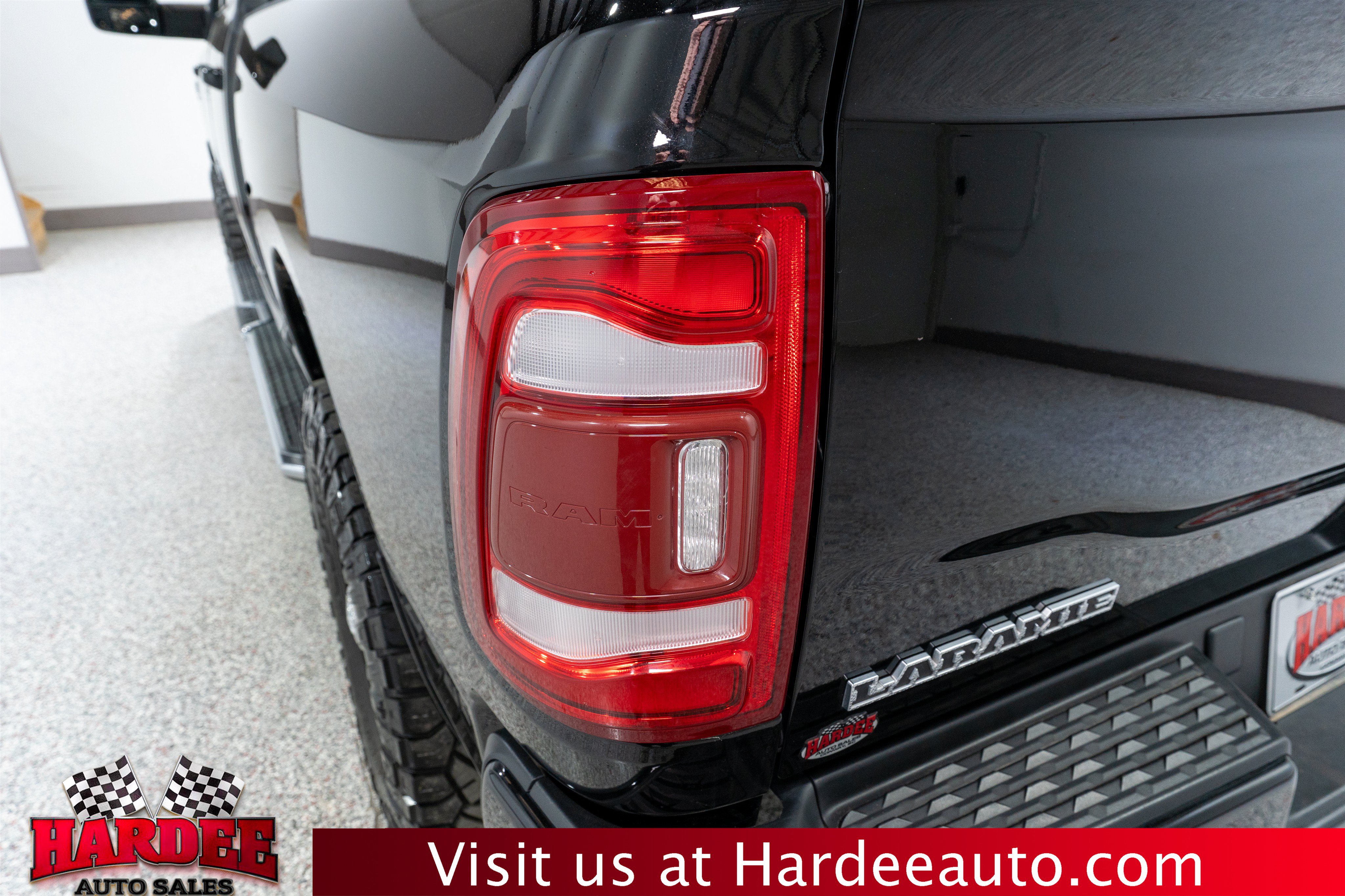Used 2024 RAM 2500 Laramie AWD/4WD image 9