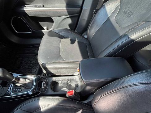 Used 2018 Jeep Compass Limited image 24