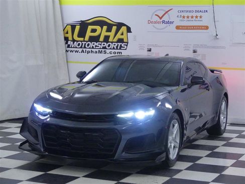 Used 2019 Chevrolet Camaro LT RWD image 4