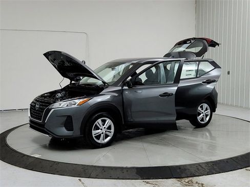 New 2025 Nissan Kicks Play S image 11