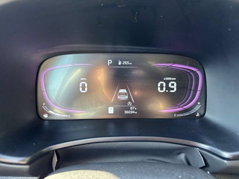 Used 2025 Kia Soul LX w/ LX Technology Package FWD image 35