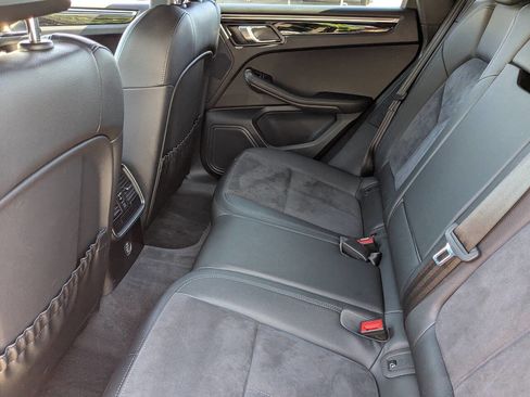 Used 2018 Porsche Macan image 19