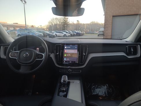 Used 2022 Volvo XC60 B5 Inscription w/ Climate Package image 19