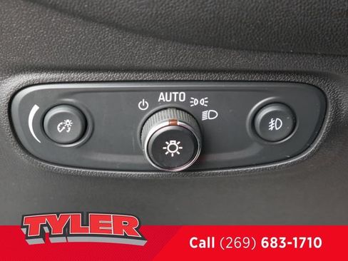 Used 2021 Chevrolet Equinox LT FWD image 24