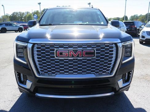 Used 2023 GMC Yukon Denali w/ Denali Reserve Package image 8