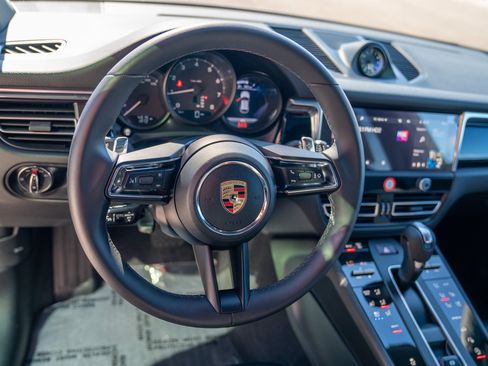 Certified 2026 Porsche Macan AWD/4WD image 14