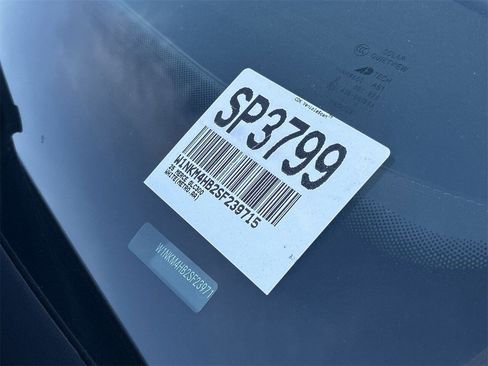 Used 2025 Mercedes-Benz GLC 300 4MATIC image 30