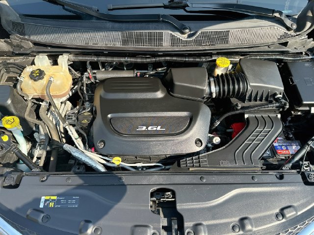 Used 2018 Chrysler Pacifica Touring-L w/ Tire & Wheel Group FWD image 31