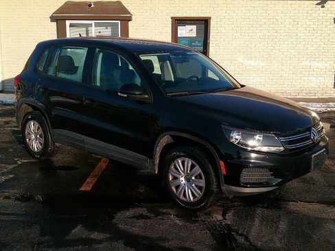 Used 2013 Volkswagen Tiguan S image 2