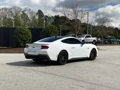 Used 2024 Ford Mustang GT Premium image 3