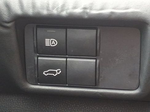 Used 2021 Toyota Highlander XLE AWD/4WD image 19