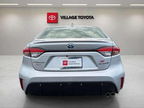 Certified 2024 Toyota Corolla SE FWD image 4