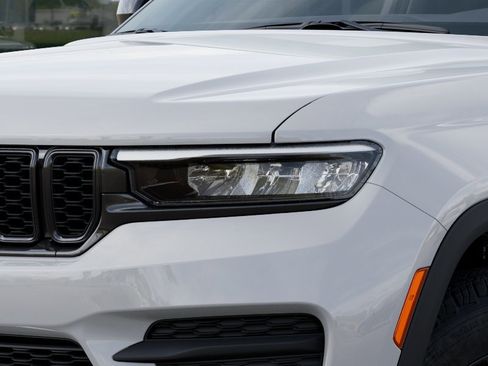 New 2025 Jeep Grand Cherokee Altitude AWD/4WD image 29