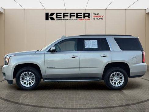 Used 2017 GMC Yukon SLT image 2