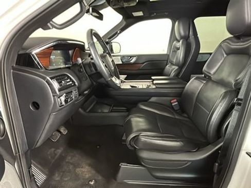 Used 2020 Lincoln Navigator Reserve w/ Luxury Package AWD/4WD image 11