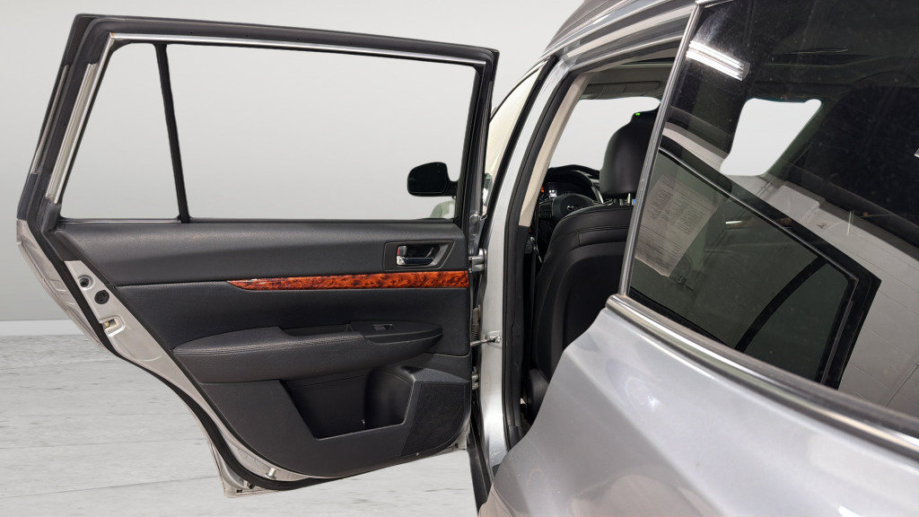 Used 2012 Subaru Outback 2.5i Limited w/ Moonroof Pkg AWD/4WD image 29