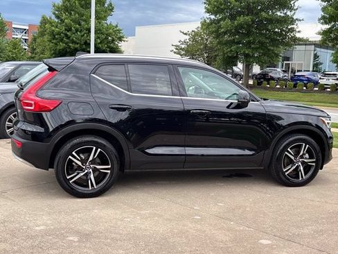 Used 2025 Volvo XC40 B5 Core AWD/4WD image 2