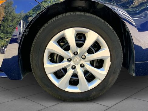 Used 2020 Toyota Corolla LE FWD image 11