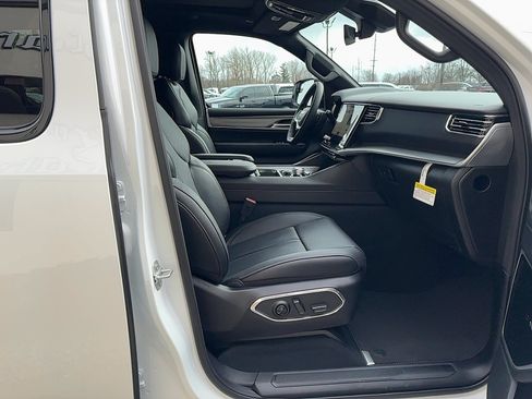 New 2026 Jeep Grand Wagoneer Limited AWD/4WD image 8