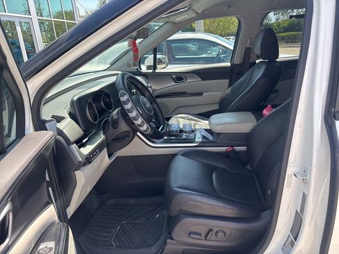 Used 2022 Kia Carnival LX FWD image 5
