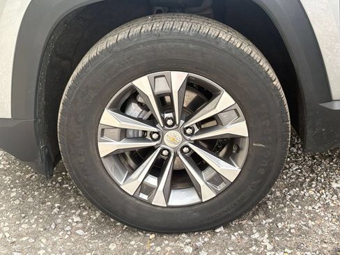 Used 2025 Chevrolet Equinox LT FWD image 23