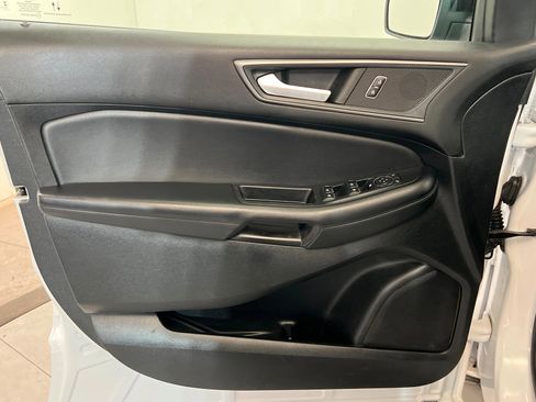 Used 2022 Ford Edge SE w/ Black Appearance Package image 14