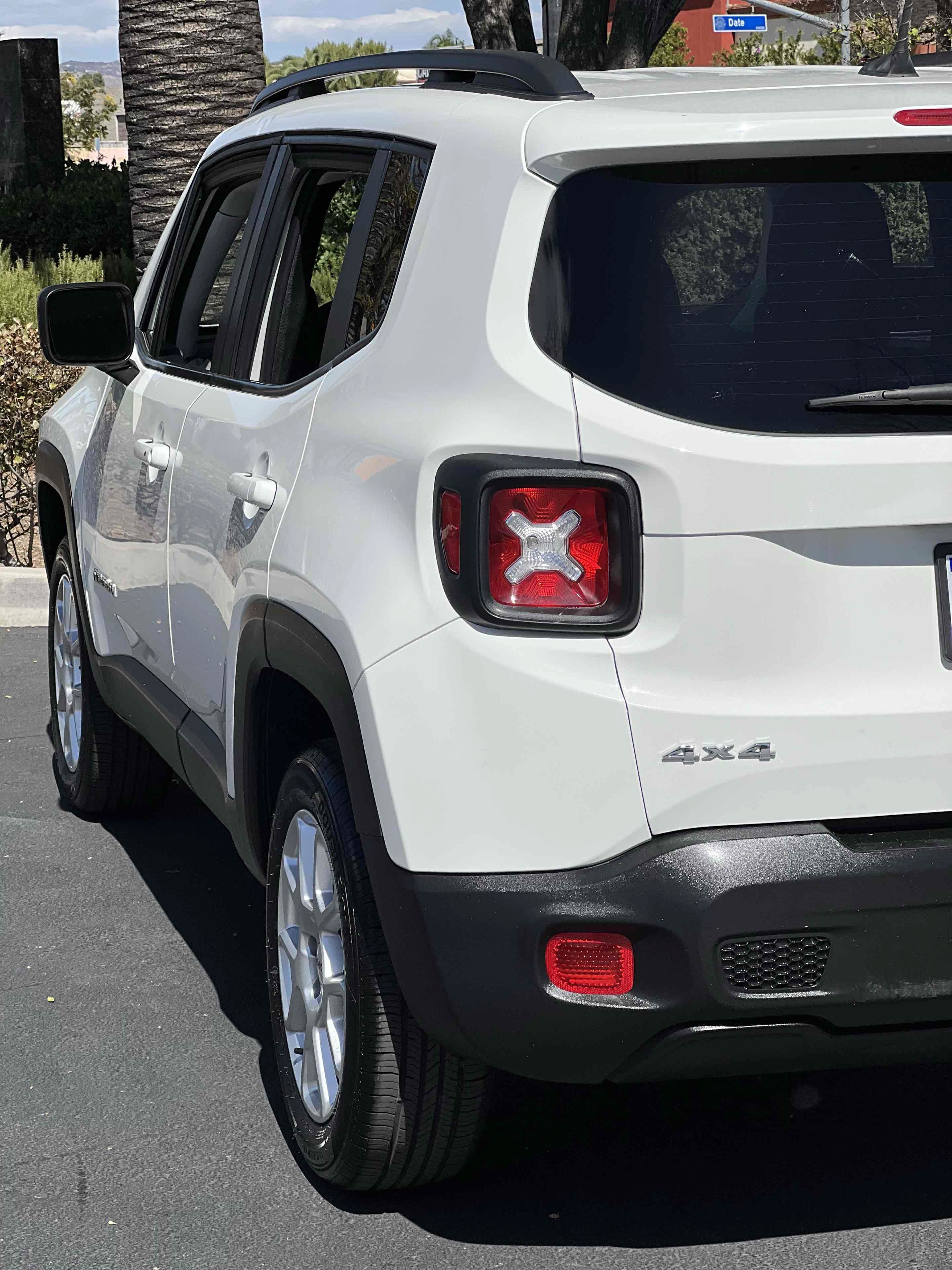 Used 2022 Jeep Renegade Latitude AWD/4WD image 55