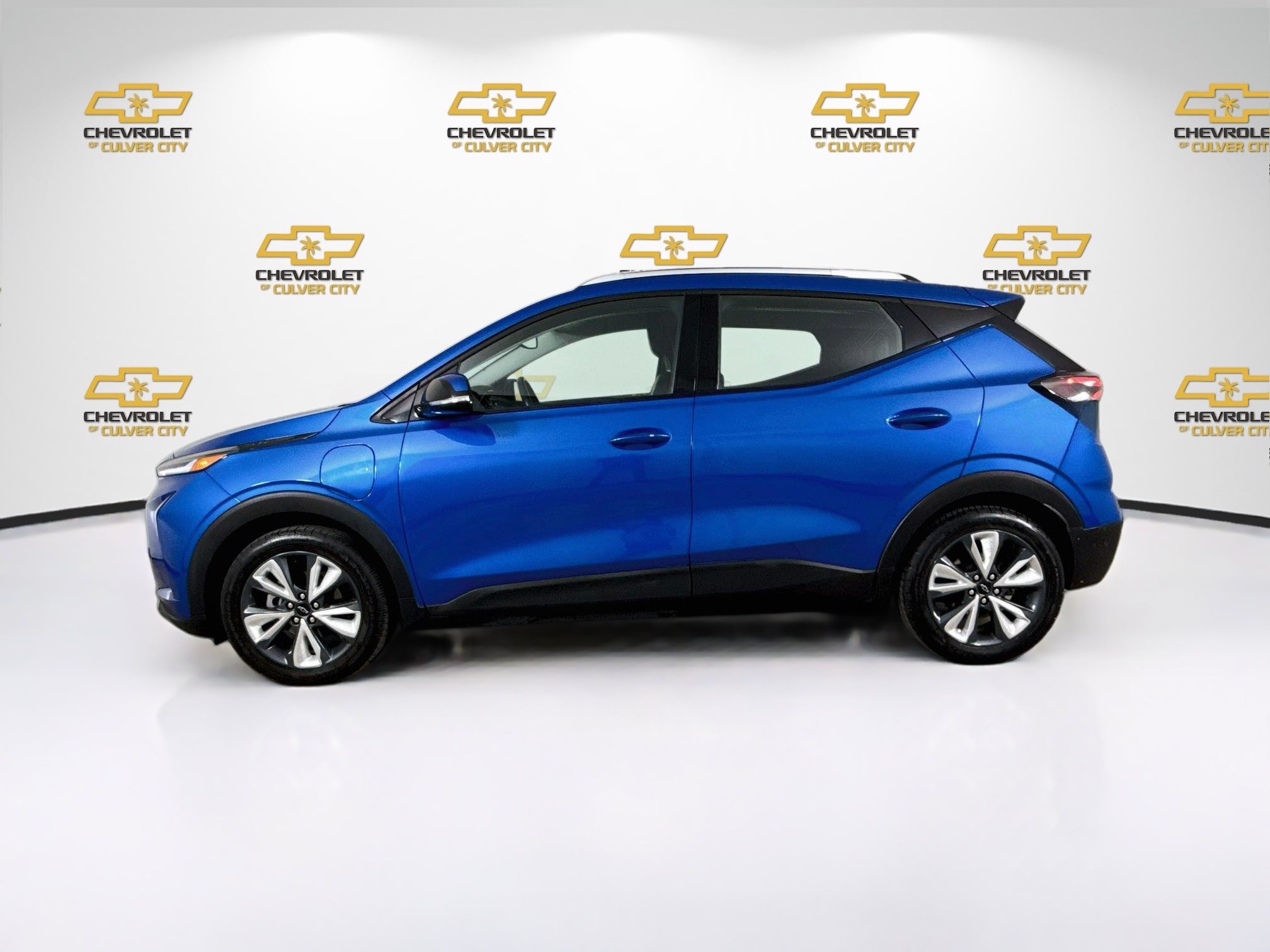Used 2022 Chevrolet Bolt EUV LT w/ Convenience Package FWD image 5