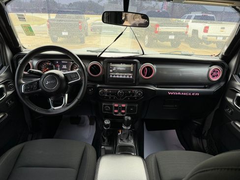 Used 2018 Jeep Wrangler Unlimited Sahara image 13