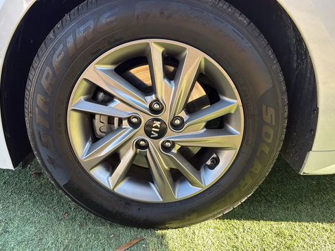 Used 2019 Kia Optima LX image 43