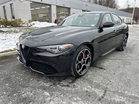 Used 2023 Alfa Romeo Giulia Veloce image 4