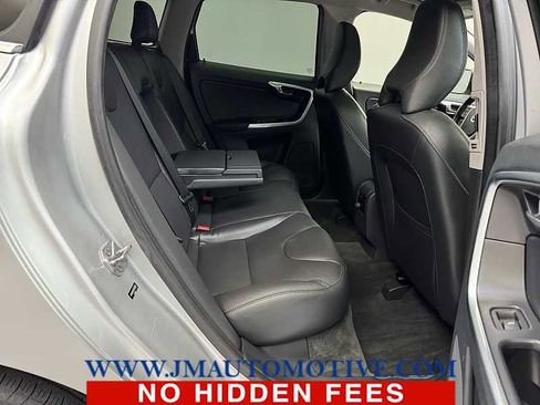 Used 2016 Volvo XC60 T6 w/ Proximity Package image 18