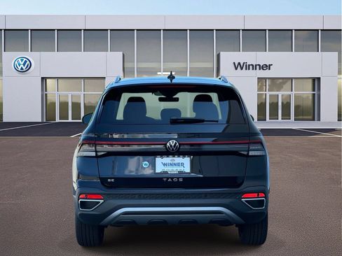 New 2026 Volkswagen Taos SE FWD image 4
