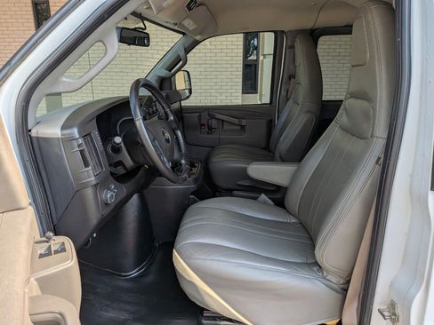 Used 2023 Chevrolet Express 3500 LS RWD image 9
