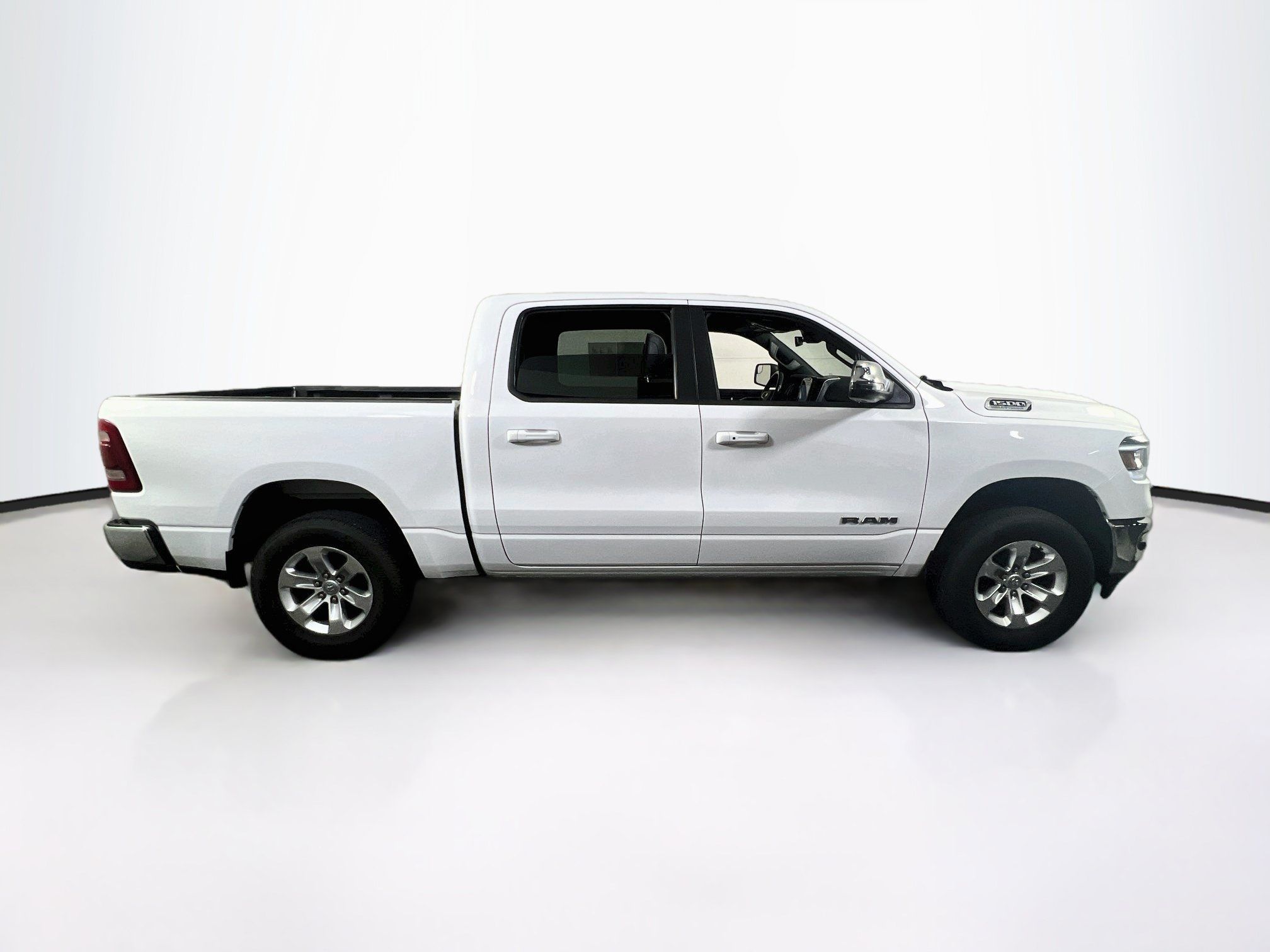 Used 2023 RAM 1500 Laramie AWD/4WD image 4