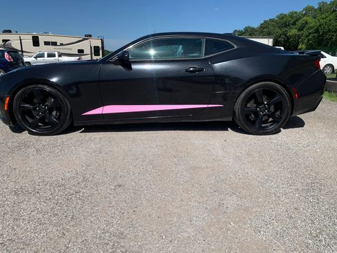 Used 2017 Chevrolet Camaro SS RWD image 2