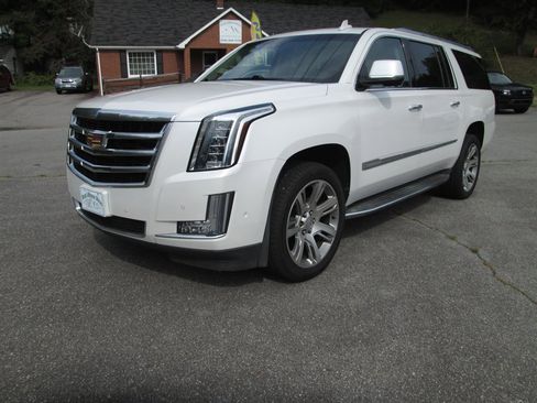 Used 2018 Cadillac Escalade ESV Luxury image 1