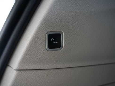 Used 2022 Chrysler Pacifica Touring-L image 10