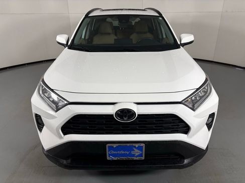 Used 2021 Toyota RAV4 XLE image 3