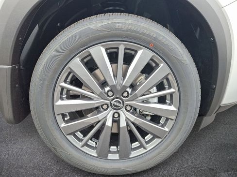 New 2025 Nissan Pathfinder SL image 4