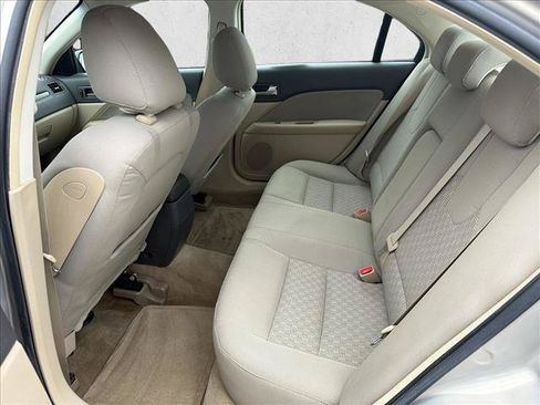 Used 2010 Ford Fusion SE FWD image 16